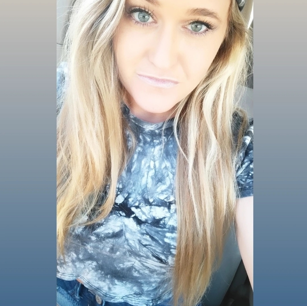 Meet your Posh Ambassador 🖤Abby
